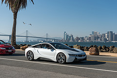 обои белая BMW i8