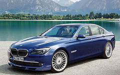 обои синяя BMW