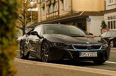 обои BMW i8 на улице