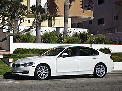 обои BMW 320i sedan
