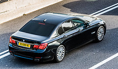 обои BMW 740i