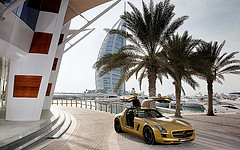 обои Mercedes-Benz SLS AMG с открытыми дверями