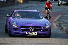 Фиолетовый Mercedes SLS