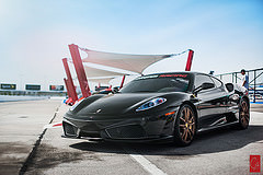 обои черная Ferrari F430