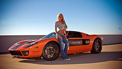 обои девушка и Ford GT