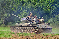 обои Т-34-85 с танковым десантом