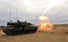 обои выстрел Leopard 2A6M