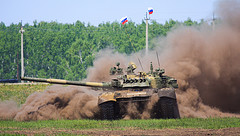 обои Т-80У с флагами России
