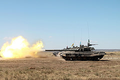 обои Т-90 ведут огонь