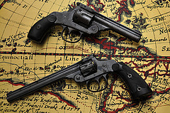 обои револьверы Harrington & Richardson