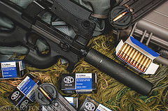 обои FN P90