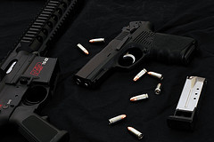 обои Smith and Wesson M&P 15-22 And Ruger P95