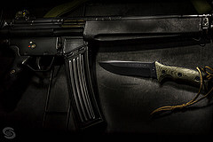 обои MP5 и ножь