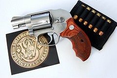 обои Smith and Wesson model 649