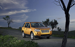 обои Land Rover песочного цвета