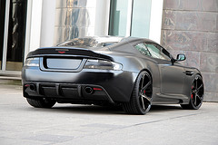 обои черный Aston Martin