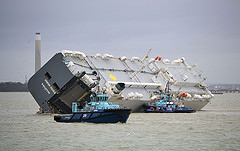 обои опрокинувшийся Hoegh Osaka