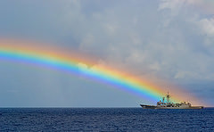обои USS Simpson на фоне радуги