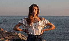 обои руки в боки