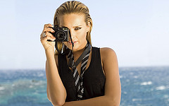 обои девушка с фотоаппаратом Canon