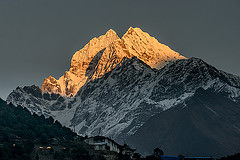 Sunset on Thamserku