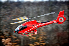 обои красный вертолет EC130