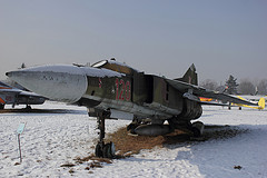 обои МиГ-23 в снегу