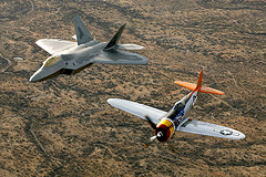 F-22, P-47, пустыня