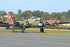 обои B-17G взлетает