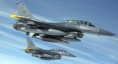 обои два истребителя F-16 Fighting Falcons