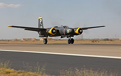 обои взлет бомбардировщика Douglas A-26B Invader