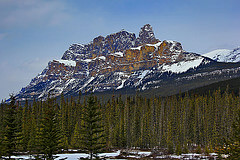 обои Iconic Lake Louise Peak
