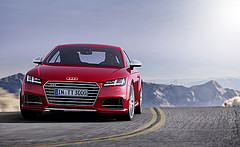 обои красная Audi TTS