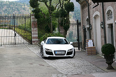обои белая AUDI R8 V10