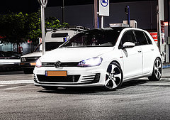 обои белый Golf VII