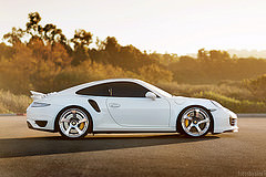 обои вид сбоку на белый Porsche Turbo S