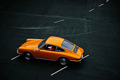 обои оранжевый старый Porsche 911