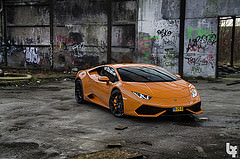 обои оранжевый Lamborghini Huracan