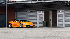 обои оранжевый Lamborghini Huracan