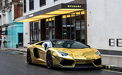 обои золотой Lamborghini Aventador